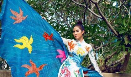 Á hậu Hoàng Hạnh đẹp kiêu sa, quyền quý với tà áo dài