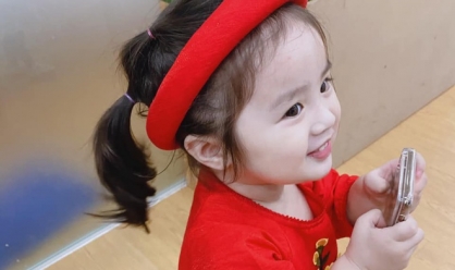 Con gái Hoài Lâm và các sao Việt mặc áo dài đón Tết