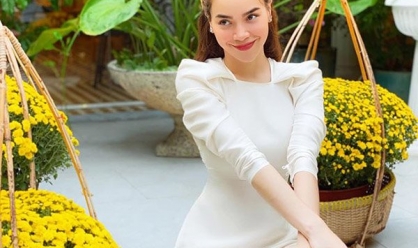 Học bí quyết make up của sao Việt khi mặc áo dài để có diện mạo chuẩn xinh ngày Tết